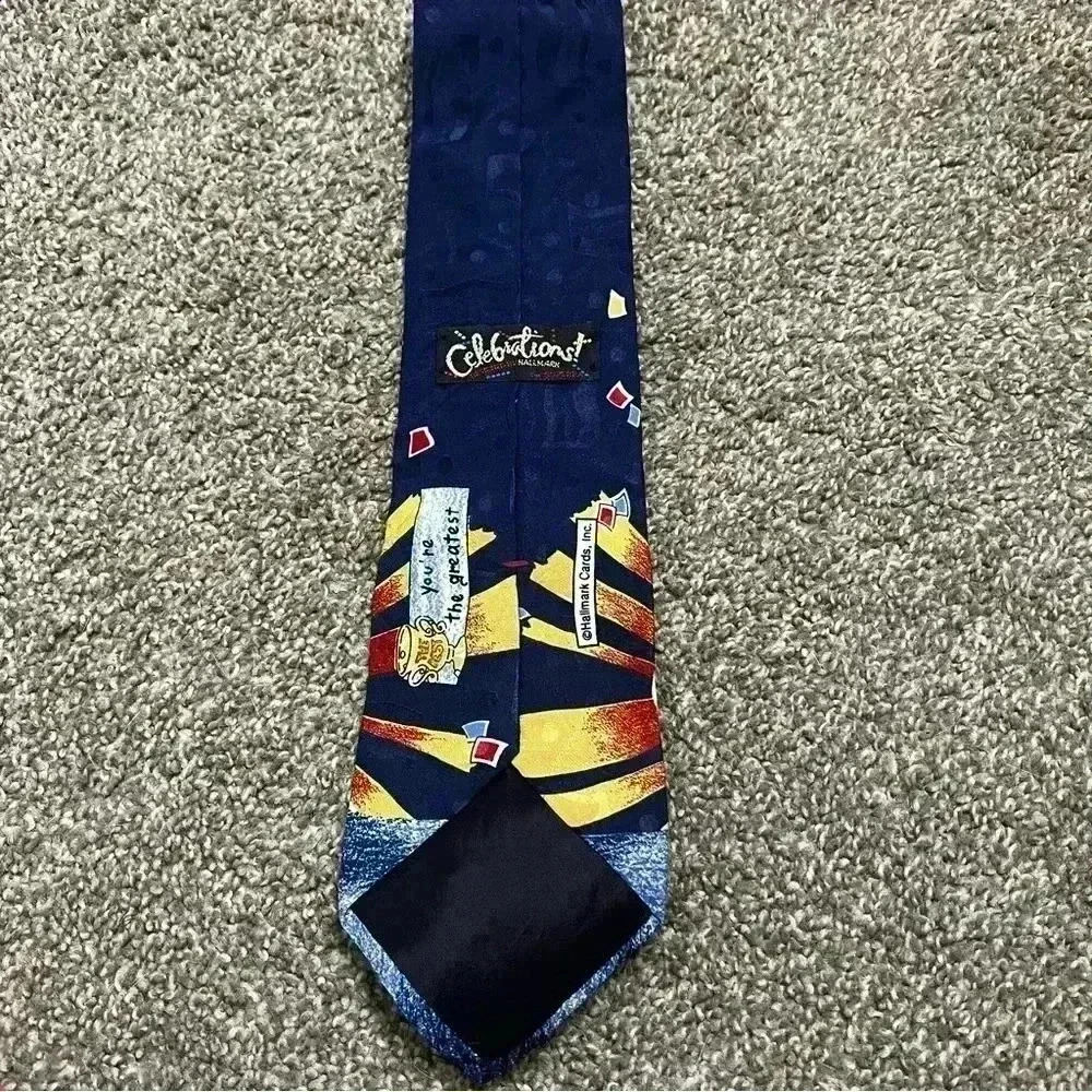 Hallmark Men’s Tie - Picture 2 of 2